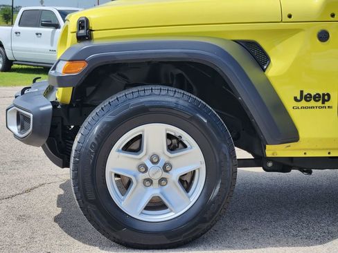 Used 2023 Jeep Gladiator Sport AWD/4WD image 9
