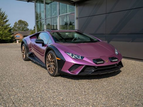 Used 2024 Lamborghini Huracan Sterrato image 1
