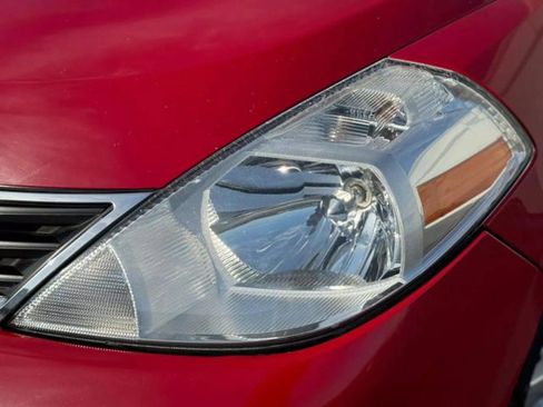 Used 2012 Nissan Versa Hatchback FWD image 6