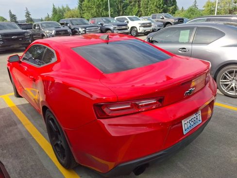 Used 2016 Chevrolet Camaro LT w/ Technology Package RWD image 6