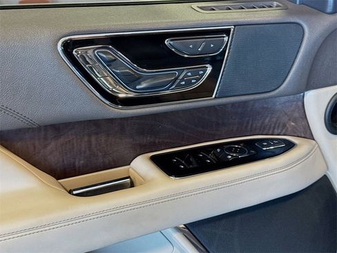 Used 2022 Lincoln Navigator Reserve image 16