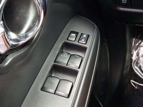 Used 2014 Nissan Versa SV FWD image 23