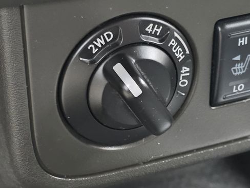 Used 2018 Nissan Frontier PRO-4X image 17