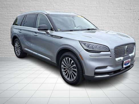 Used 2023 Lincoln Aviator AWD w/ Premium Package image 3