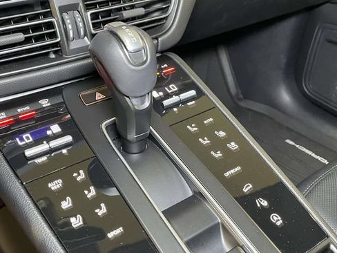 Certified 2026 Porsche Macan AWD/4WD image 36