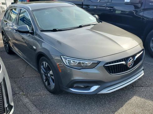 Used 2019 Buick Regal Essence w/ Sights and Sounds Package image 2