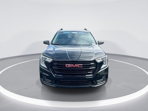 Used 2023 GMC Terrain SLE w/ Driver Convenience Package FWD image 3