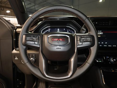 Used 2024 GMC Sierra 2500 AT4 w/ AT4 Premium Plus Package AWD/4WD image 10