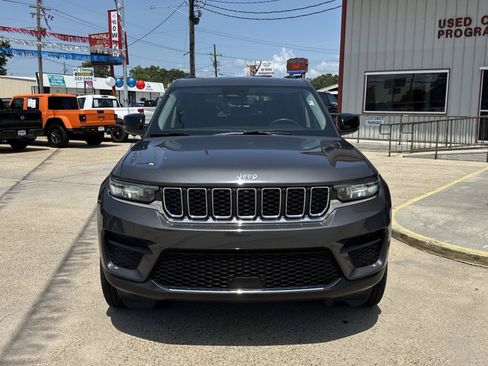 Used 2024 Jeep Grand Cherokee Laredo RWD image 2