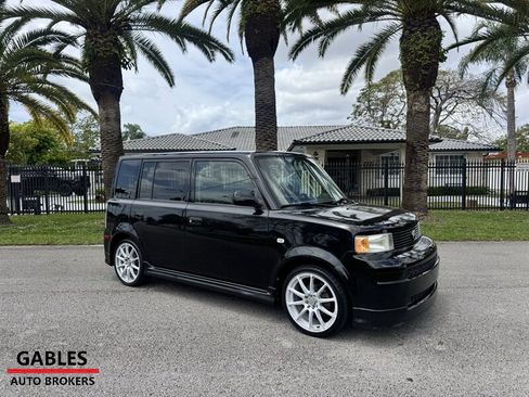 Used 2005 Scion xB image 9