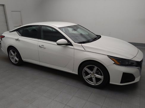 Used 2023 Nissan Altima 2.5 S FWD image 11