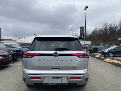 Used 2022 Nissan Pathfinder Platinum w/ Cargo Package image 3