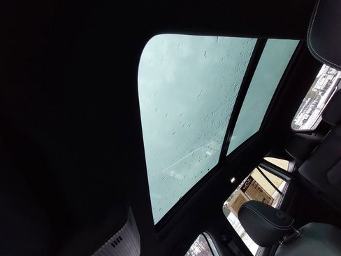 Used 2025 Volkswagen Atlas Cross Sport SE image 25