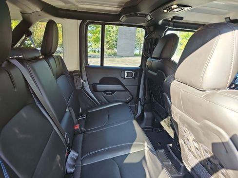 Used 2023 Jeep Wrangler Unlimited Rubicon 4xe w/ Cold Weather Group AWD/4WD image 13