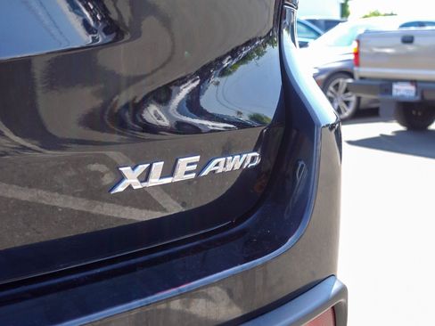 Used 2018 Toyota Highlander XLE AWD/4WD image 7