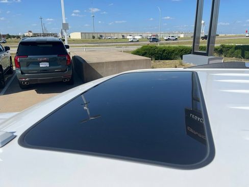 Used 2019 Chevrolet Tahoe Premier RWD image 9