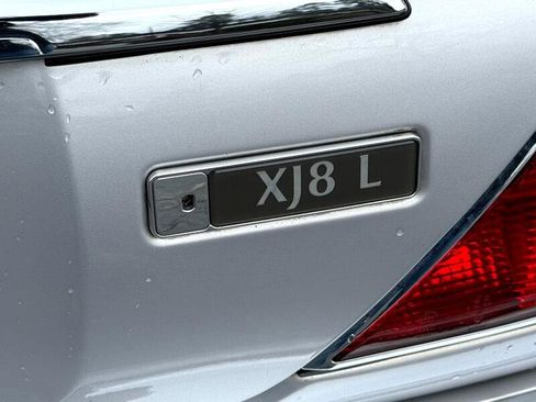 Used 2001 Jaguar XJ8 image 7