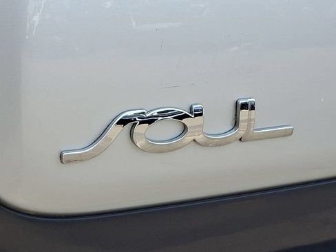 Used 2018 Kia Soul + FWD image 27