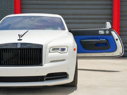 Used 2019 Rolls-Royce Wraith RWD image 4