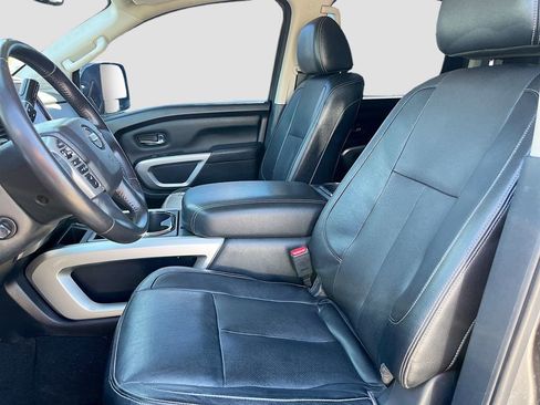 Used 2020 Nissan Titan SL w/ Moonroof Package RWD image 22
