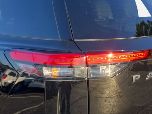 Used 2025 Nissan Pathfinder Rock Creek image 32