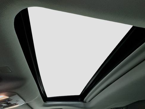 Used 2021 Toyota Highlander XLE image 11