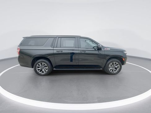 Certified 2023 Chevrolet Suburban Z71 w/ Luxury Package AWD/4WD image 9