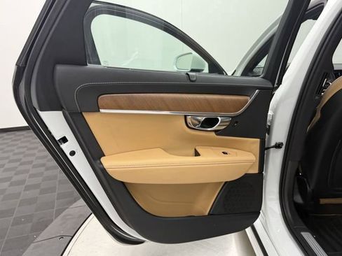 Used 2020 Volvo V90 T6 Inscription image 24