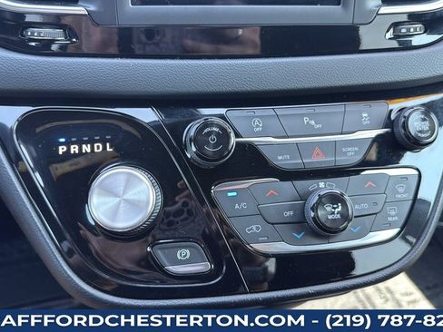 Used 2019 Chrysler Pacifica Touring Plus w/ S Appearance Package FWD image 17