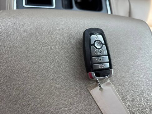 Used 2024 Ford Expedition XLT RWD image 18
