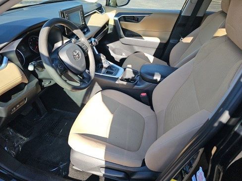 Used 2022 Toyota RAV4 LE image 19