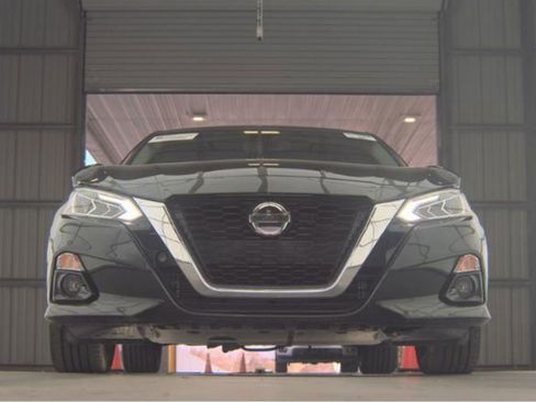 Used 2021 Nissan Altima 2.5 Platinum image 3