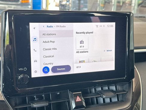 Used 2025 Toyota Corolla LE FWD image 16