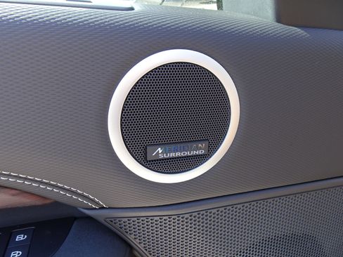 New 2025 Land Rover Discovery Dynamic SE image 14