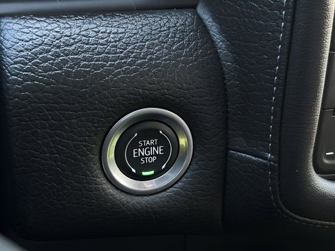 Used 2022 GMC Yukon XL Denali image 41