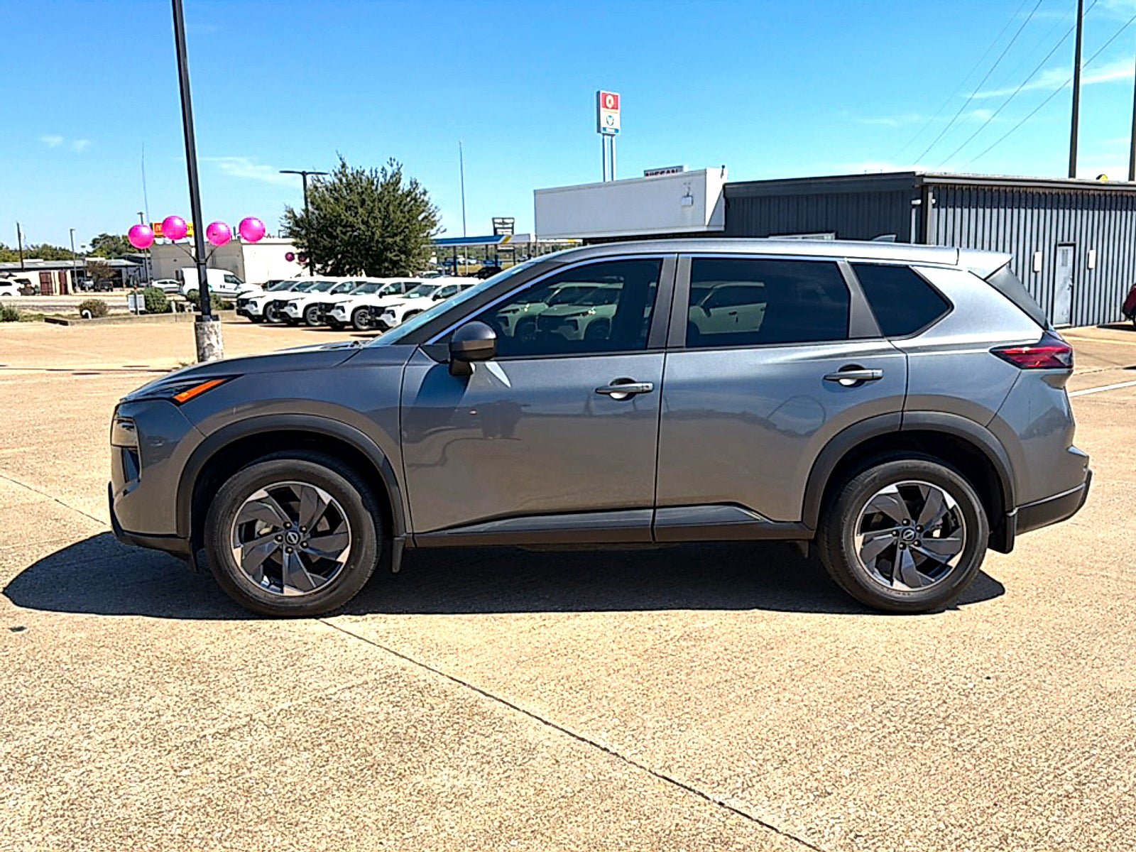Used 2025 Nissan Rogue SV FWD image 2