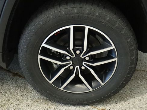 Certified 2021 Jeep Grand Cherokee Trailhawk w/ Trailhawk Luxury Group image 15