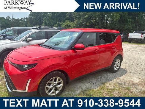 Used 2023 Kia Soul LX w/ LX Technology Package FWD image 1