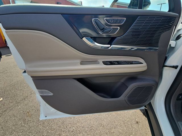Used 2022 Lincoln Corsair AWD w/ Premium Package image 25