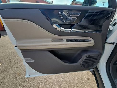 Used 2022 Lincoln Corsair AWD w/ Premium Package image 25