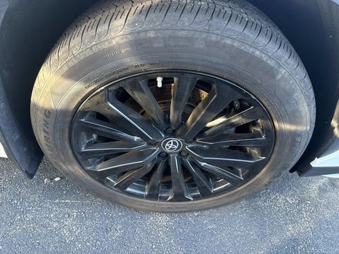 Used 2024 Toyota Highlander XSE image 12