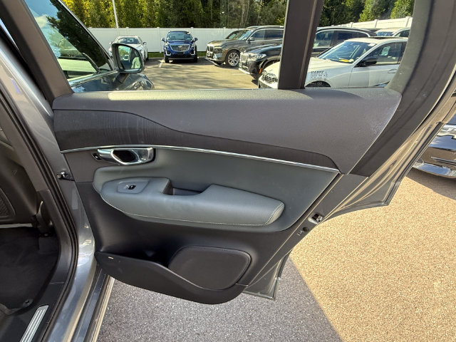 Used 2020 Volvo XC90 T6 Momentum AWD/4WD image 28