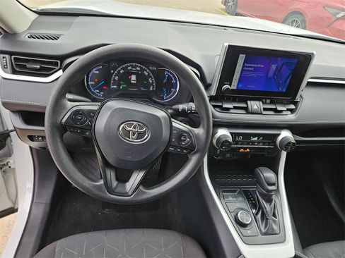 Used 2025 Toyota RAV4 XLE image 17