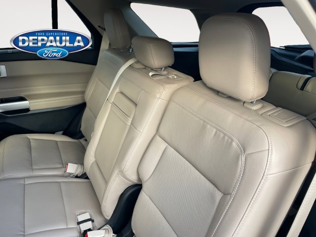 Used 2022 Ford Explorer Limited w/ Equipment Group 301A AWD/4WD image 17