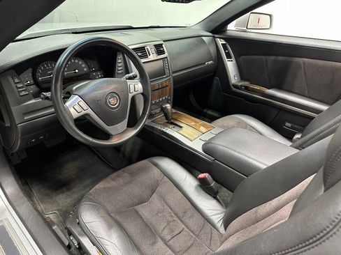 Used 2006 Cadillac XLR V image 24