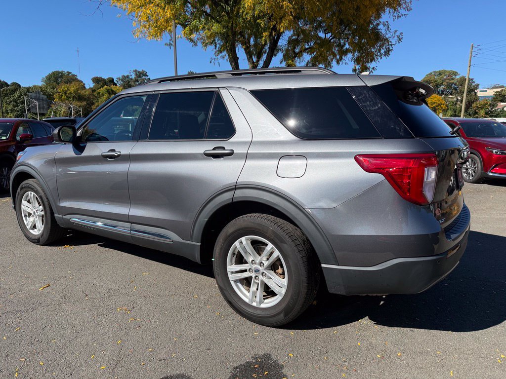Used 2022 Ford Explorer XLT w/ Equipment Group 202A AWD/4WD image 8