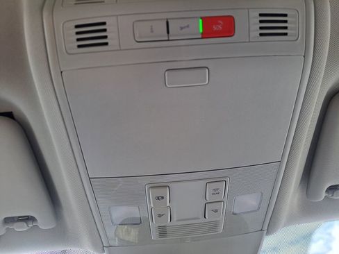 Used 2025 Volkswagen Taos SE image 19