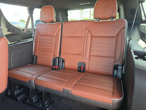 Used 2023 GMC Yukon XL Denali Ultimate AWD/4WD image 14