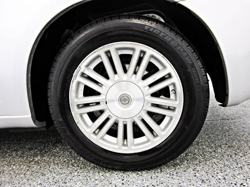 Used 2009 Chrysler Sebring Touring image 16