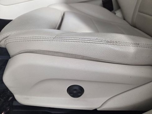 Used 2022 Mercedes-Benz GLC 300 4MATIC w/ Premium Package Lite image 11